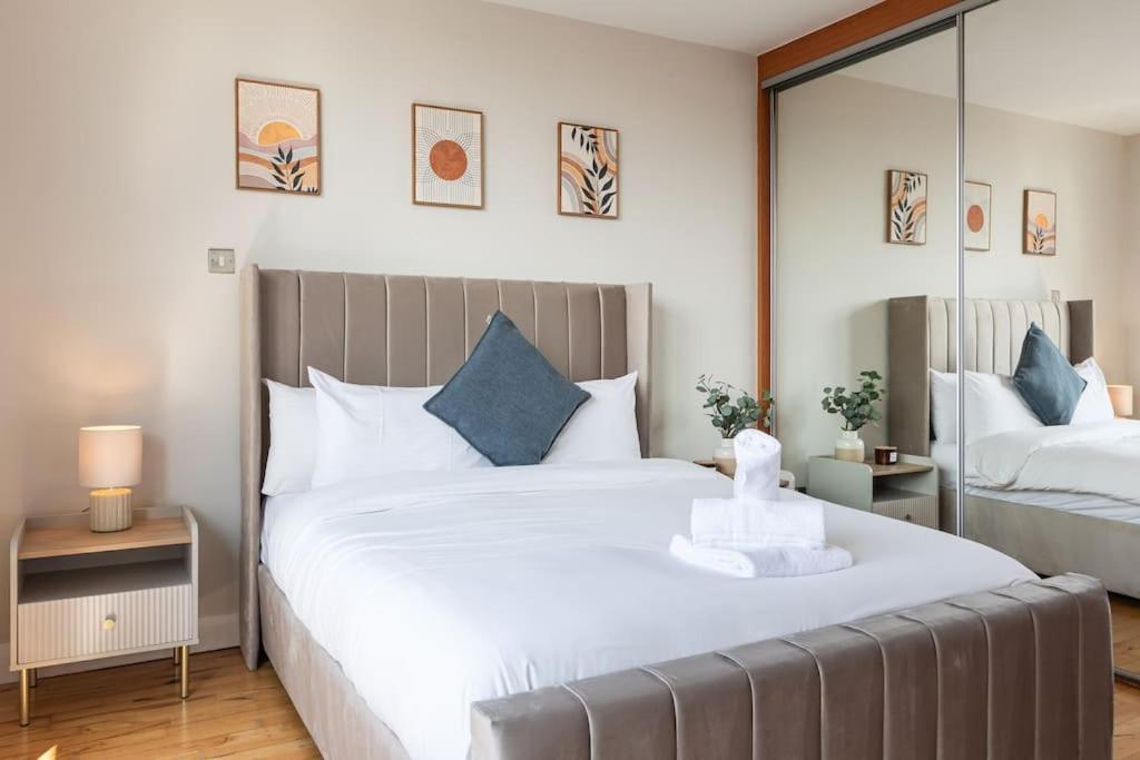 Modern Penthouse Apartment 2 Bed, 2 Bath Sleeps 6 City Centre เบลฟาสต์ ภายนอก รูปภาพ