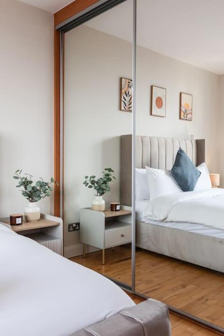 Modern Penthouse Apartment 2 Bed, 2 Bath Sleeps 6 City Centre เบลฟาสต์ ภายนอก รูปภาพ