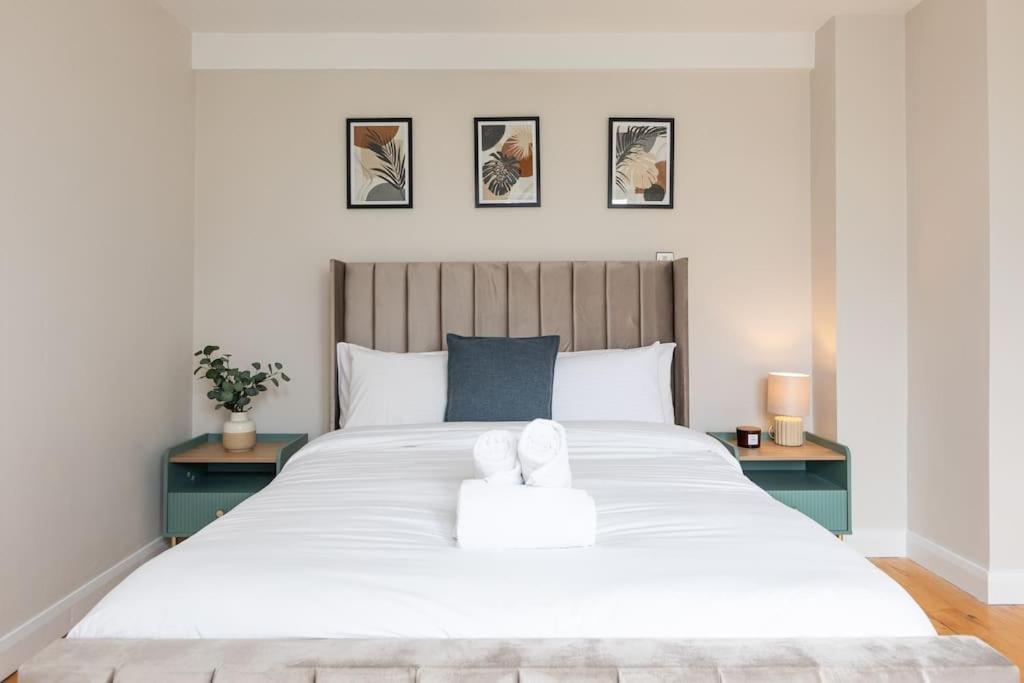 Modern Penthouse Apartment 2 Bed, 2 Bath Sleeps 6 City Centre เบลฟาสต์ ภายนอก รูปภาพ
