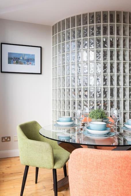 Modern Penthouse Apartment 2 Bed, 2 Bath Sleeps 6 City Centre เบลฟาสต์ ภายนอก รูปภาพ
