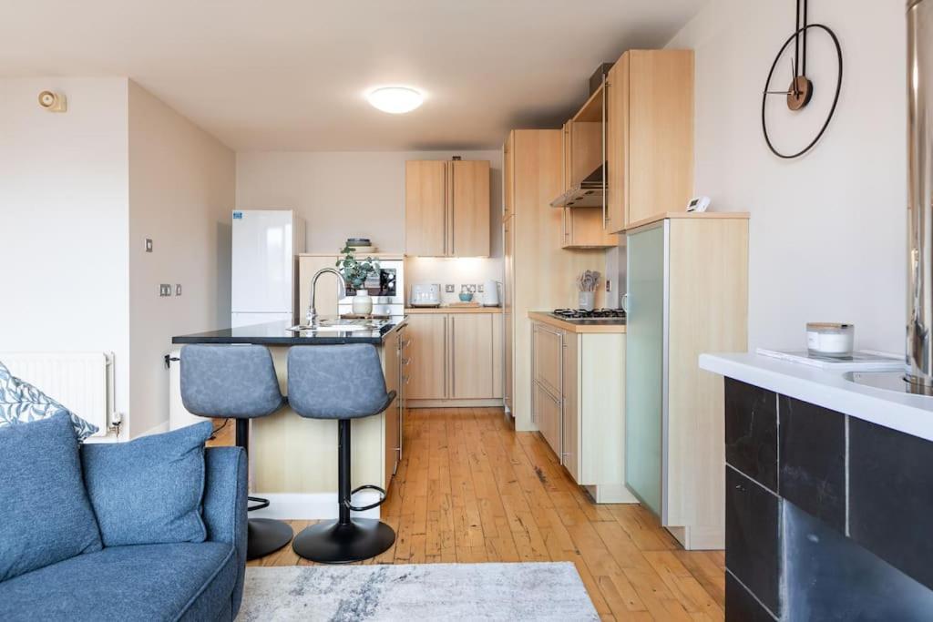Modern Penthouse Apartment 2 Bed, 2 Bath Sleeps 6 City Centre เบลฟาสต์ ภายนอก รูปภาพ