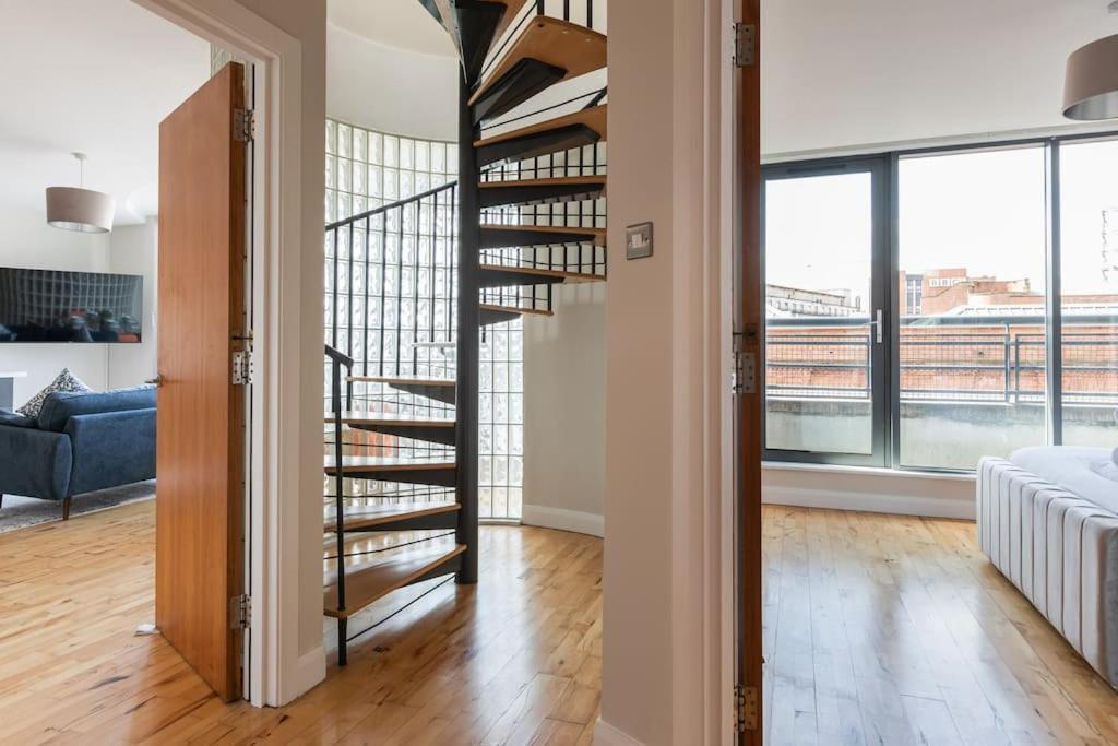 Modern Penthouse Apartment 2 Bed, 2 Bath Sleeps 6 City Centre เบลฟาสต์ ภายนอก รูปภาพ